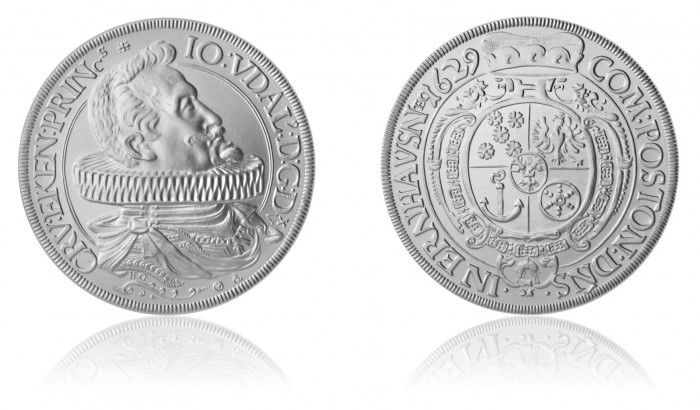 Kopie stříbrného tolaru, který razil v roce 1629 Jan Oldřich z Eggenberga.