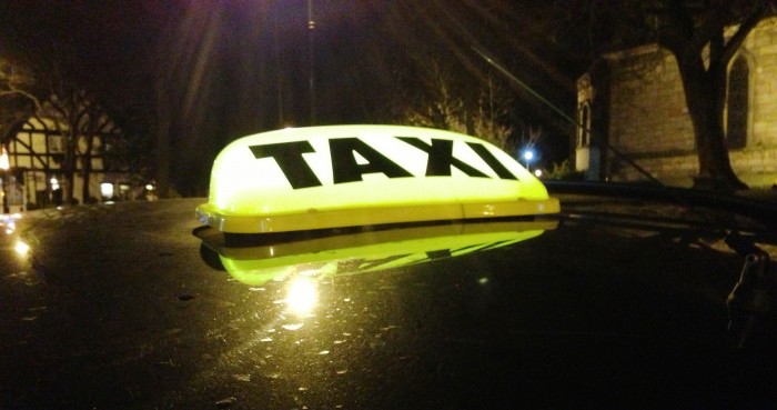Senior taxi v Plzni odveze starší lidi k lékaři i nakoupit.