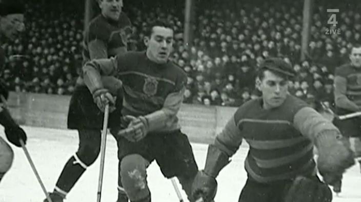 Mistři světa z roku 1947: Bohumil Modrý v bráně zcela vpravo.
