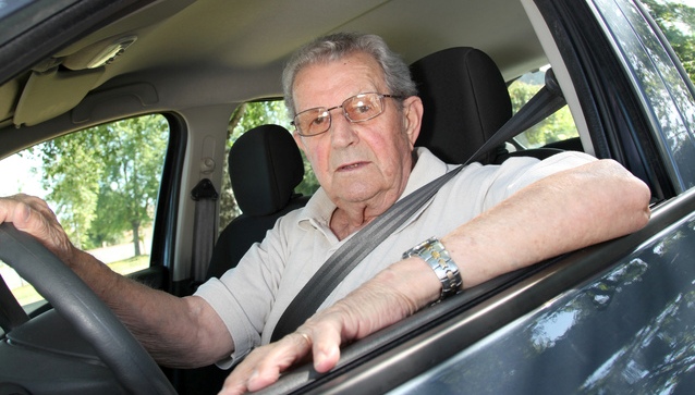 Vtipnější vyhrává: Dědeček a automobil