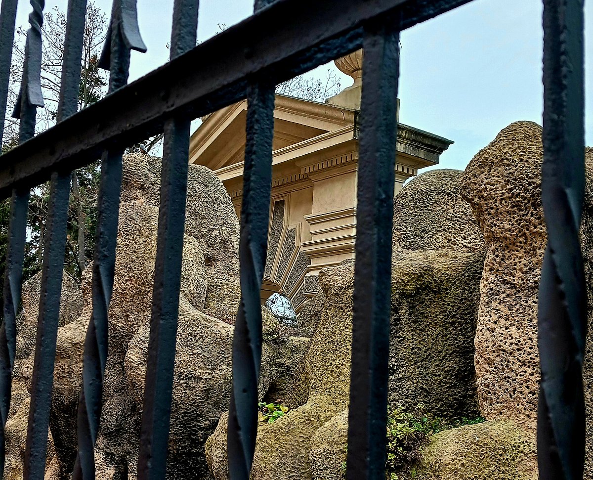 Zamřížovaná grotta *