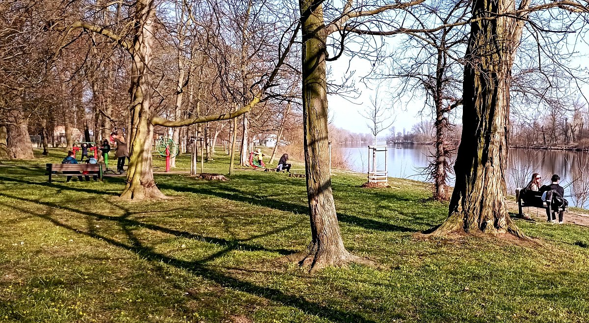 Jarní posezení na Střeleckém ostrově. *