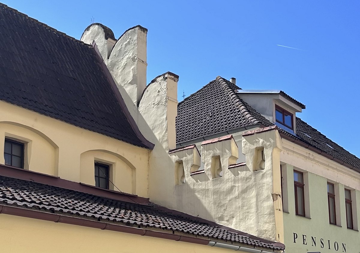 Středověk neskončil, středověk trvá….