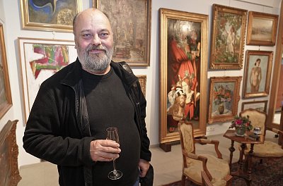 Stárneme a stáváme se karikaturami sebe sama, říká Petr Jarchovský, v jehož novele o domácí péči se může kdokoliv poznat